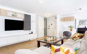 Home2Book Elegance City Center Apartment
